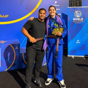 Agatha Nigro conquista o título mundial, completa o Grand Slam da temporada e é graduada faixa-marrom no pódio