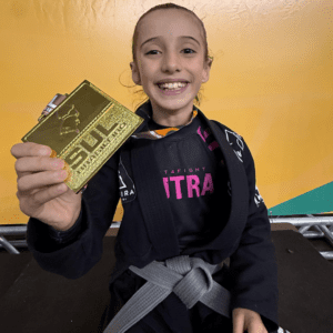 Jasmine Fiamoncini conquista o título do Sul Brasileiro da PBJJF com duas finalizações por armlock