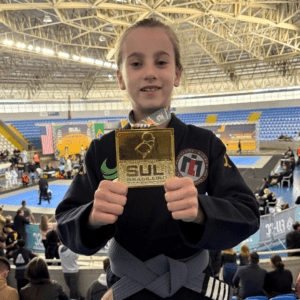 Fernandinha domina, finaliza adversária e conquista o título do Sul Brasileiro da PBJJF
