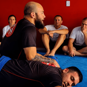 De aluno em busca de um propósito a professor que transforma vidas: a trajetória de Danilo Rodrigues de Freitas através do Jiu-Jitsu
