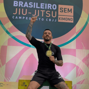 Luciano Bernert conquista o título brasileiro No-Gi na faixa preta master com campanha perfeita