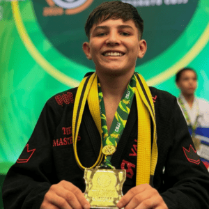 Matheus Fonseca conquista ouro no Campeonato Brasileiro Kids 2026 após vencer duas lutas