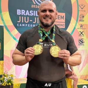 Apenas 2 meses após receber a faixa marrom, blumenauense Rafael Venturelli conquista ouro duplo no Campeonato Brasileiro No-Gi