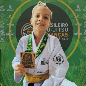 Menino autista de Santa Catarina conquista medalha de bronze no Brasileiro Kids 2026 da CBJJ