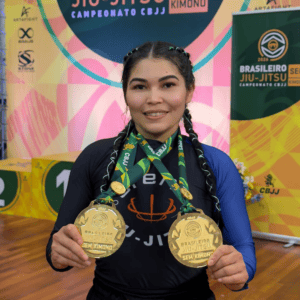 Da borracharia ao topo do pódio: Leynha Silva conquista ouro duplo no Campeonato Brasileiro No-Gi 2026
