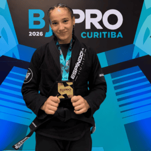 Em menos de dois meses de faixa preta, Elisa Carmo conquista o título do Curitiba Pro com 100% de aproveitamento