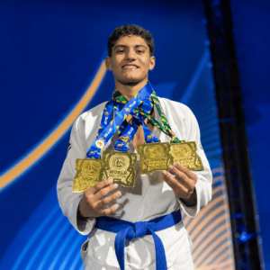 Seguindo os passos do primo, Bryan Dalpra conquista os principais títulos da IBJJF na faixa azul