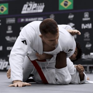 Lucas Bernert mantém grande fase e conquista ouro no AJP Tubarão