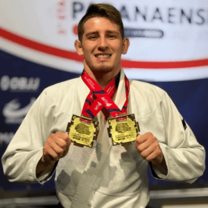 Alan Aleixo conquista ouro no peso e absoluto da 5ª Etapa do Circuito Paranaense de Jiu-Jitsu 2026