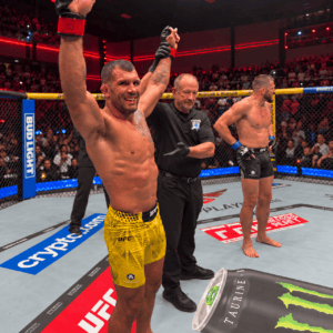 Lenda do jiu-jitsu, Rodolfo Vieira volta a vencer no UFC; Raoni Barcelos dá show, mas perde luta principal