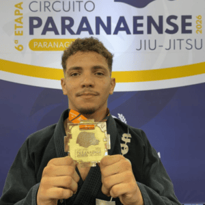 Moisés Leal finaliza grande luta e conquista o título em Paranaguá