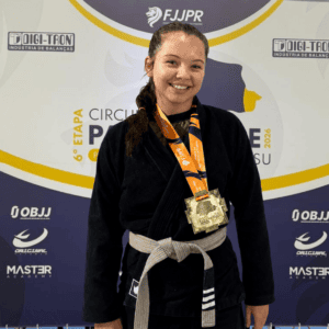 Giovanna Louback conquista ouro com finalização na etapa do Paranaense em Paranaguá