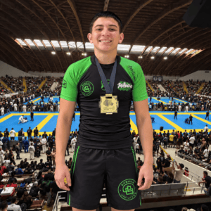 Mateuzinho finaliza Erick Trator em grande final e conquista título no Paranaense NoGi