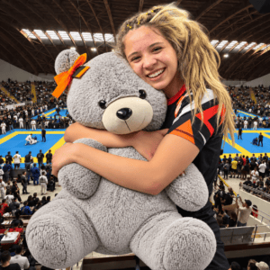 Menina do ursinho brilha e conquista título na 3ª Etapa do Paranaense NoGi da FJJPR