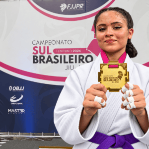 Carolina Amorim estreia na faixa roxa com ouro e prata no Sul-Brasileiro Feminino