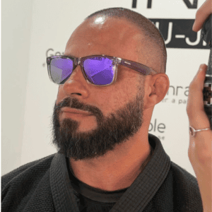 Influenciador do jiu-jitsu lança coleção de óculos inspirada no lifestyle da modalidade