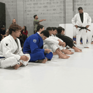 Atletas do card do Turris Invitational ministram aulão para mais de 180 atletas na Barone Team, em Curitiba