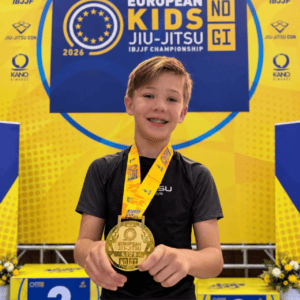 Arthur Schaffazick Schroeder conquista título europeu No-Gi da IBJJF com 100% de finalizações em Portugal