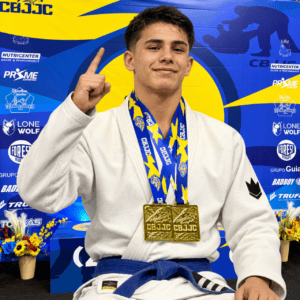 Lucas Vieira conquista ouro duplo no Mundial da CBJJC em Brusque, Santa Catarina